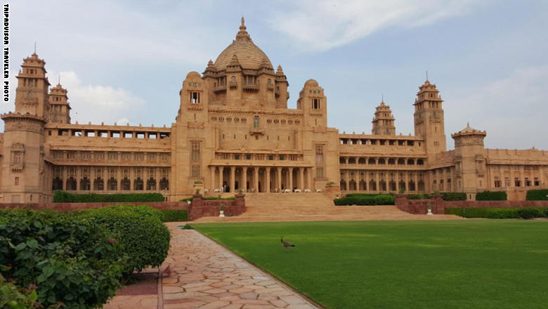 أشياء لا تطلبها من خدمة الغرف في الفنادق شبكة الإلحاد العربيُ